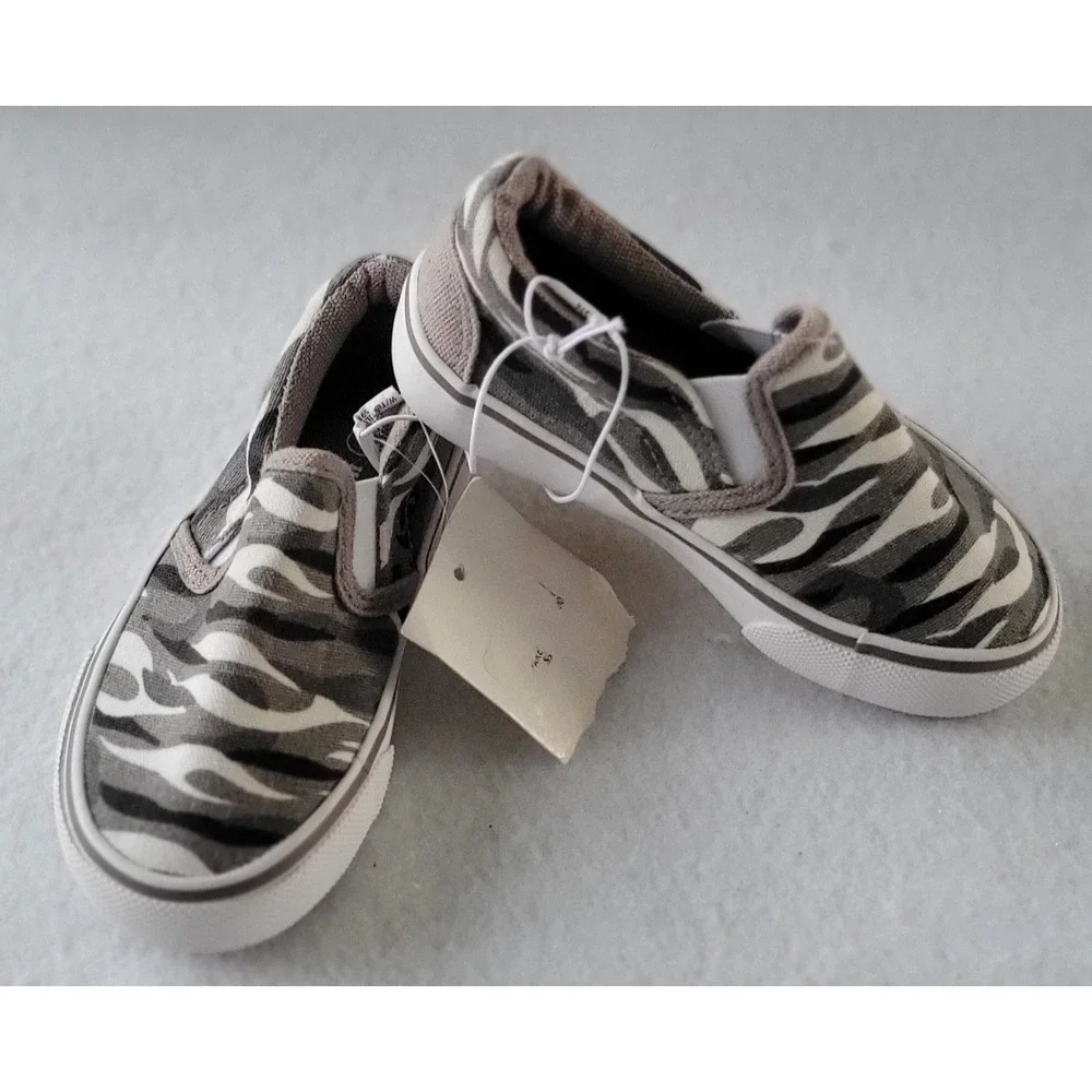 US SPORTS brand‎ Kids Camouflage Slip-On Sneakers size 7.